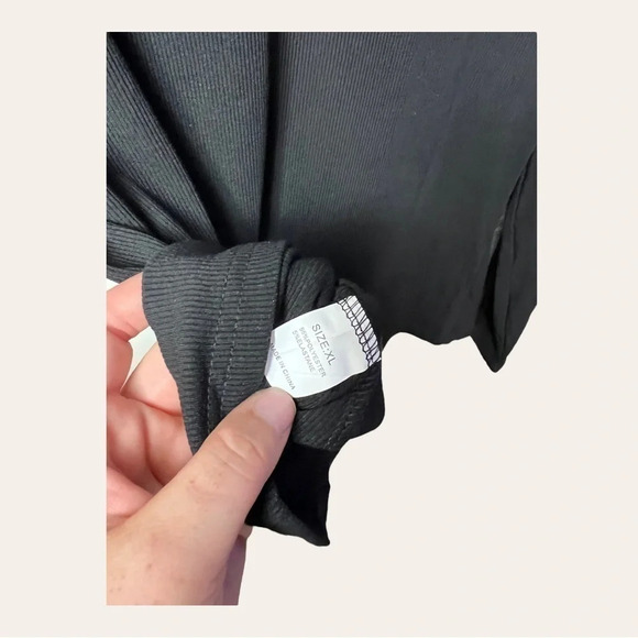 1273. LONG SLEEVE TOP RIBBED WITH LACE ON NECKLINE SIZE X-LARGE BLACK - Picture 12 of 12